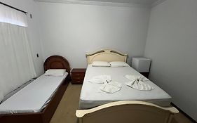 Quarto no centro amplo ótima localização